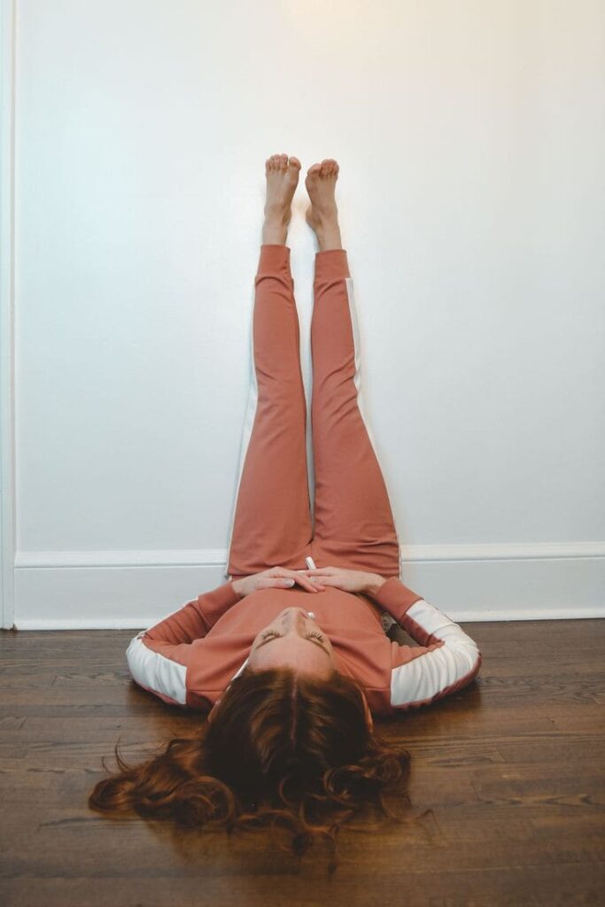 The posture promotes blood circulation, eases mental tension.